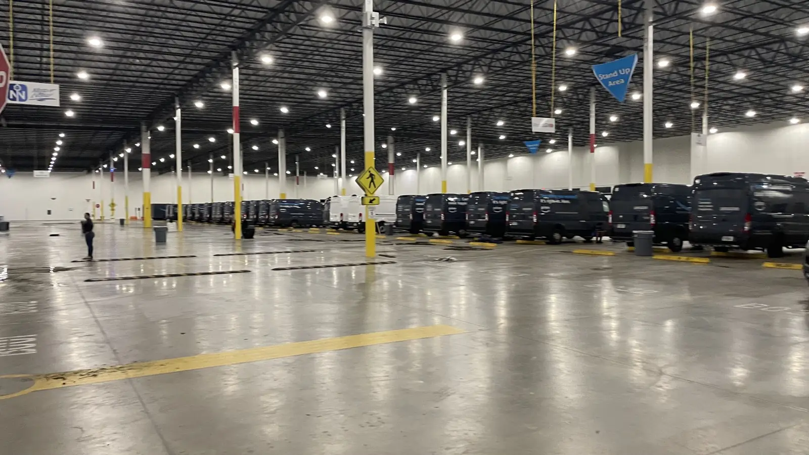 Large-scale facility service operation, Amazon site, Florida